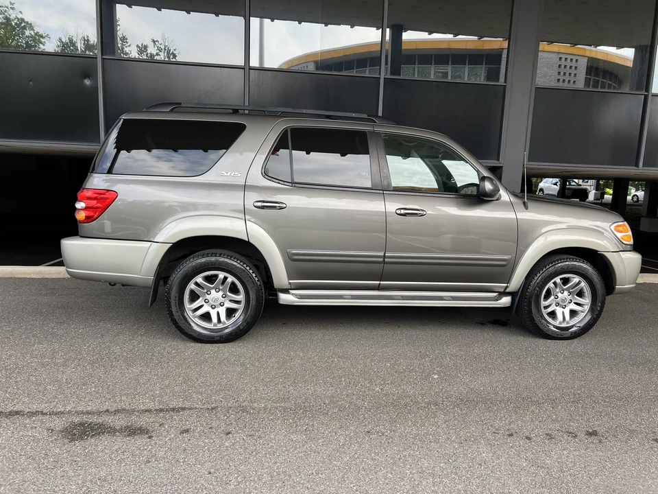 2004 Toyota Sequoia 1st Gen - Image 25 of 31