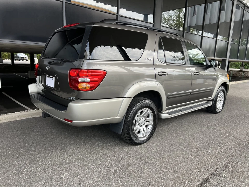 2004 Toyota Sequoia 1st Gen - Image 21 of 31