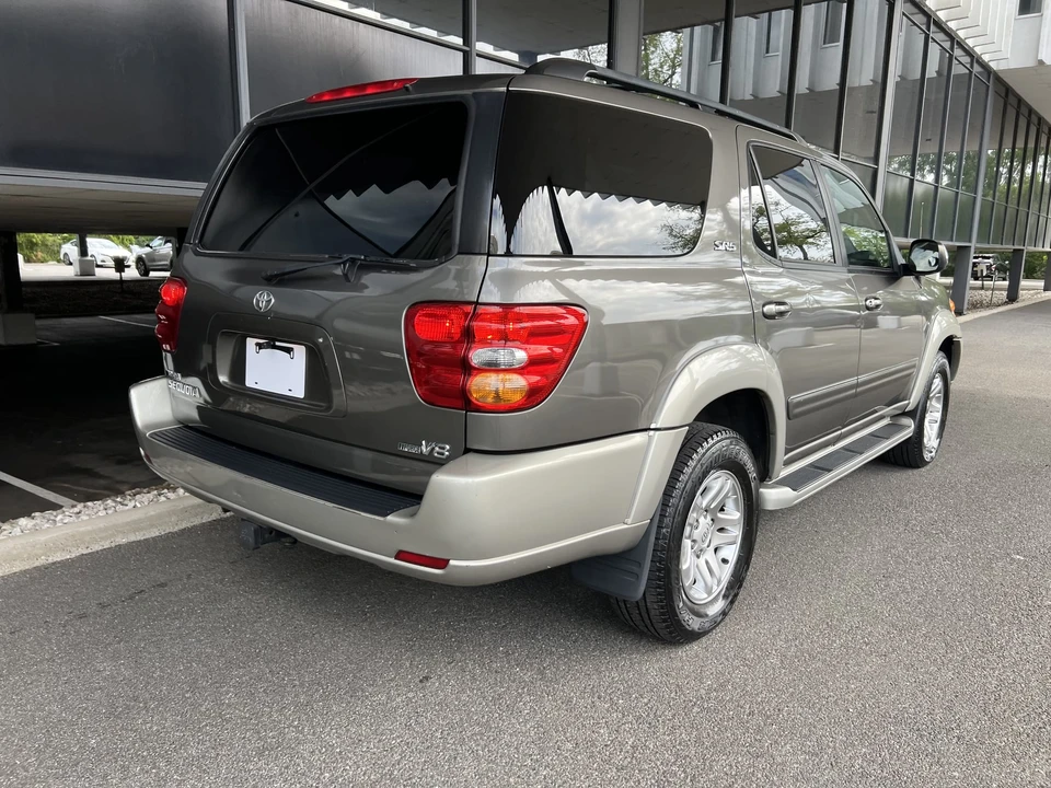 2004 Toyota Sequoia 1st Gen - Image 19 of 31