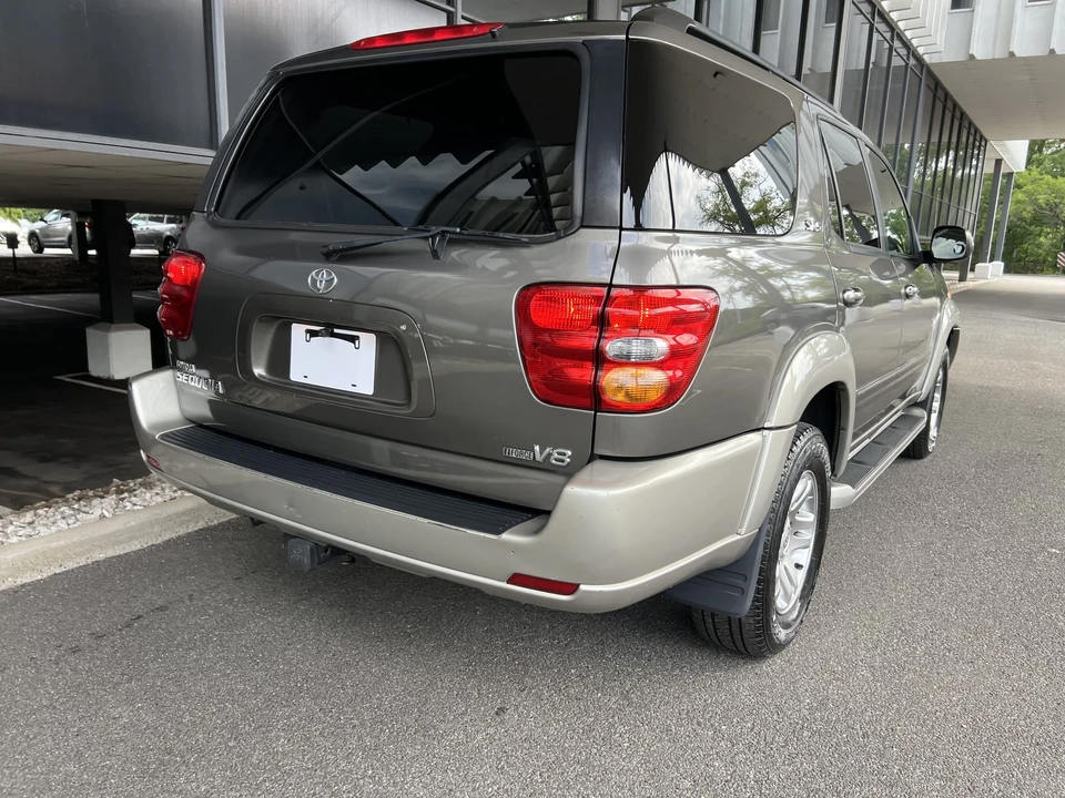 2004 Toyota Sequoia 1st Gen - Image 20 of 31