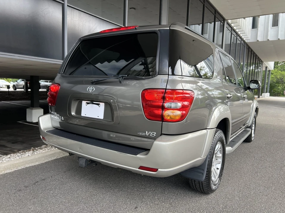 2004 Toyota Sequoia 1st Gen - Image 18 of 31