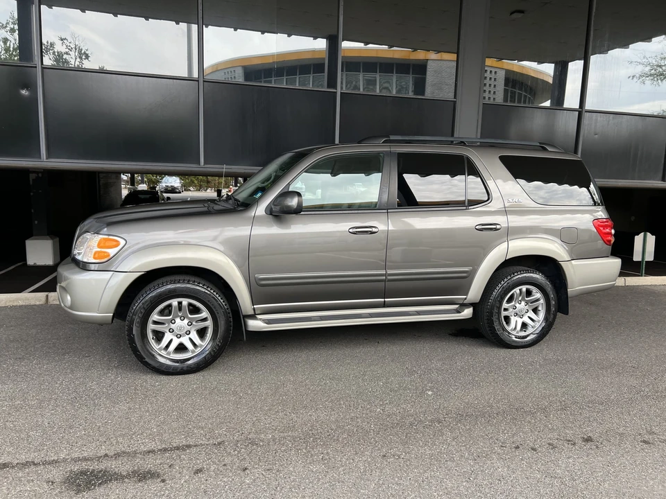 2004 Toyota Sequoia 1st Gen - Image 10 of 31