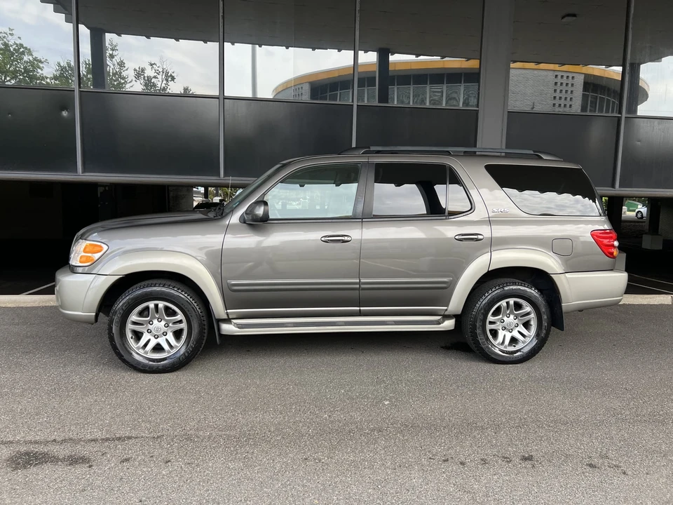 2004 Toyota Sequoia 1st Gen - Image 9 of 31