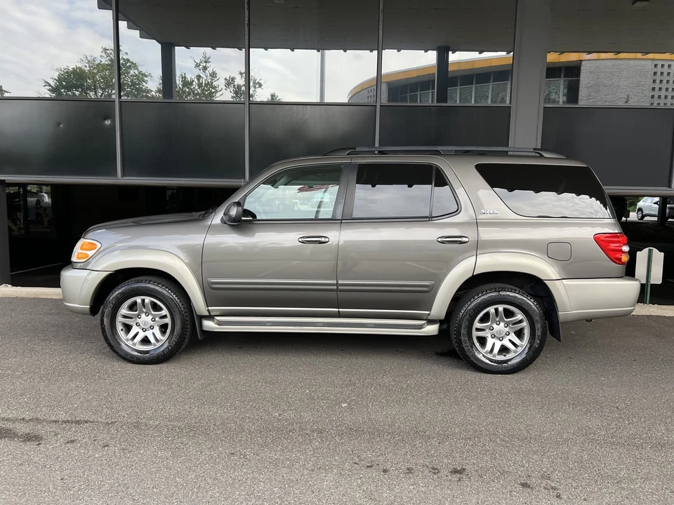 2004 Toyota Sequoia 1st Gen - Image 11 of 31
