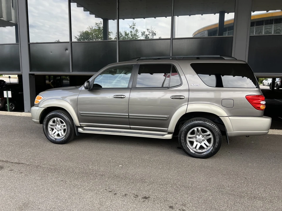 2004 Toyota Sequoia 1st Gen - Image 13 of 31