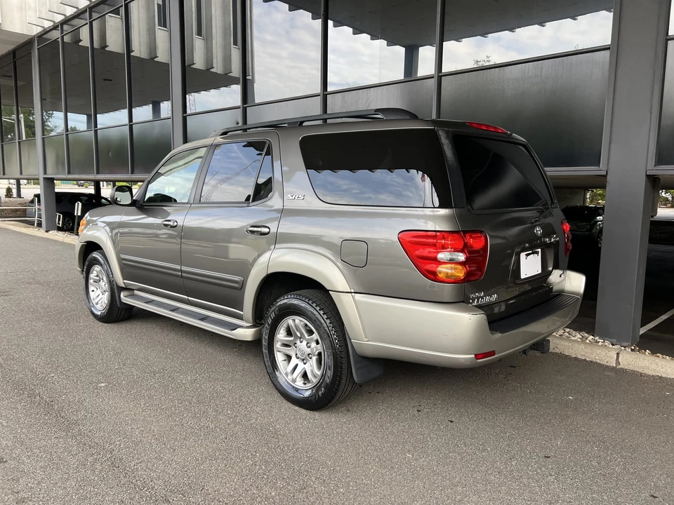 2004 Toyota Sequoia 1st Gen - Image 15 of 31