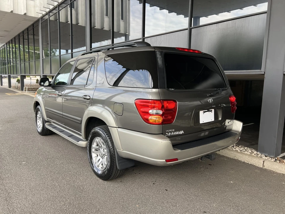 2004 Toyota Sequoia 1st Gen - Image 16 of 31