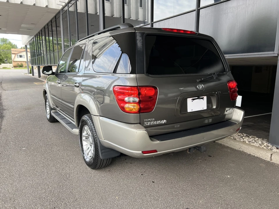 2004 Toyota Sequoia 1st Gen - Image 17 of 31