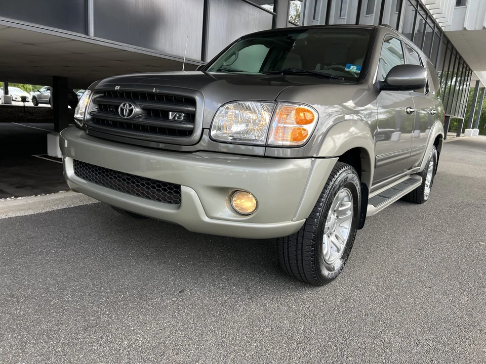 2004 Toyota Sequoia 1st Gen - Image 2 of 31