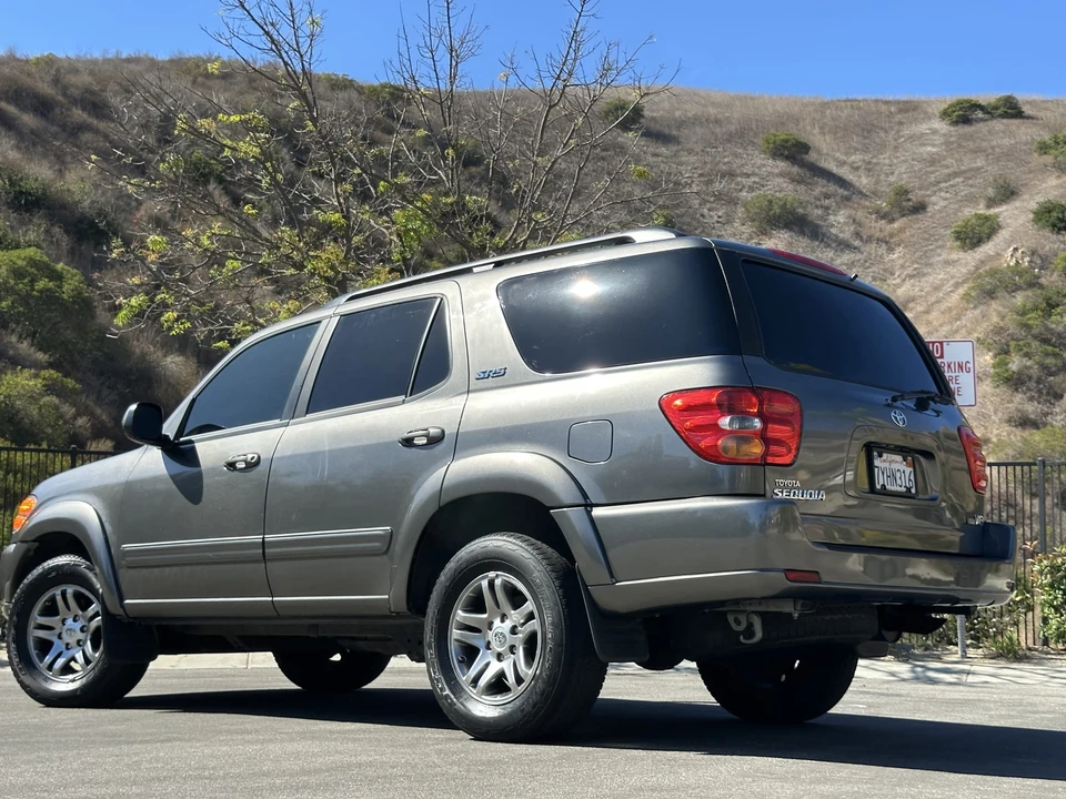 2004 Toyota Sequoia 1st Gen - Image 23 of 31