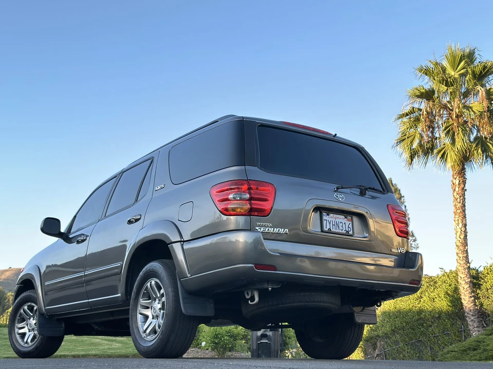 2004 Toyota Sequoia 1st Gen - Image 21 of 31