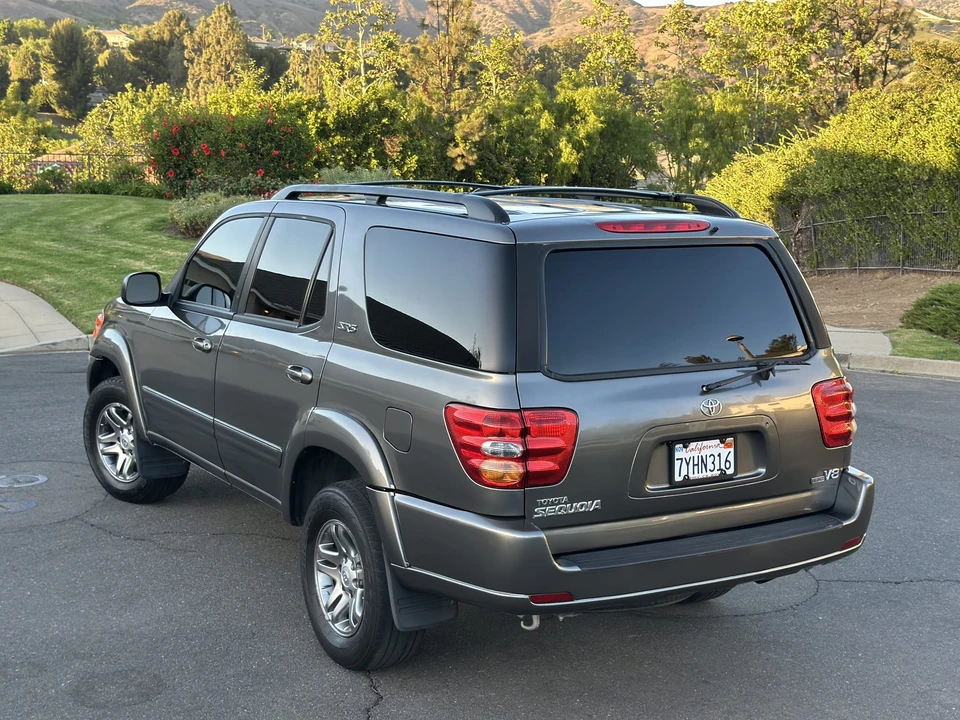 2004 Toyota Sequoia 1st Gen - Image 19 of 31