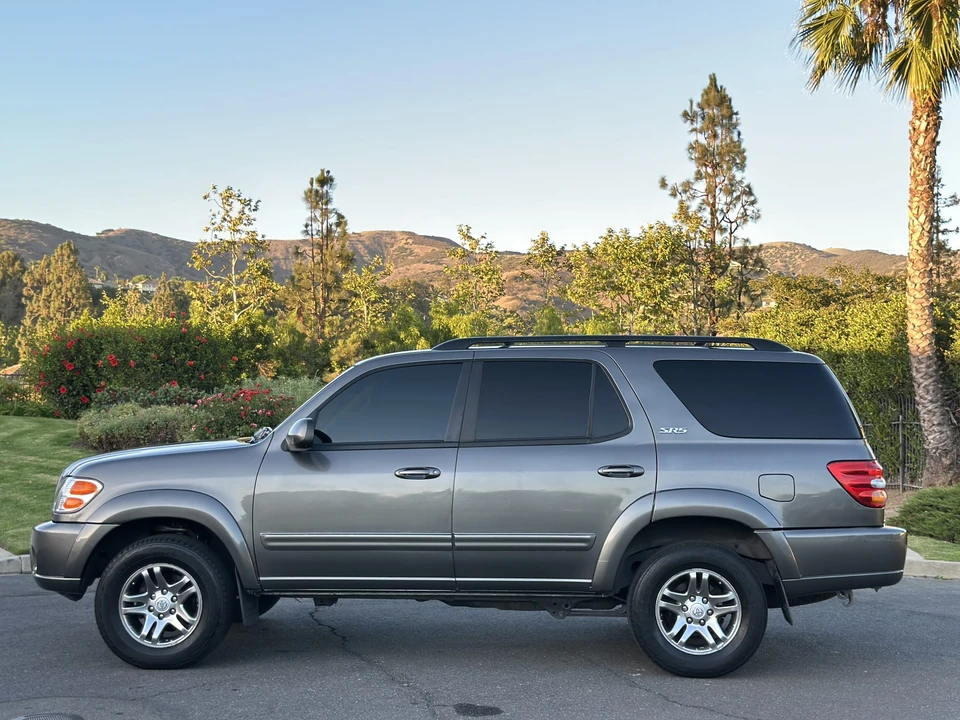 2004 Toyota Sequoia 1st Gen - Image 15 of 31