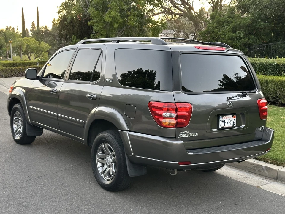 2004 Toyota Sequoia 1st Gen - Image 18 of 31