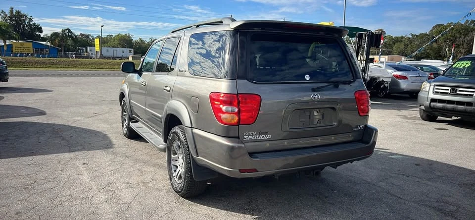 2004 Toyota Sequoia 1st Gen - Image 6 of 9