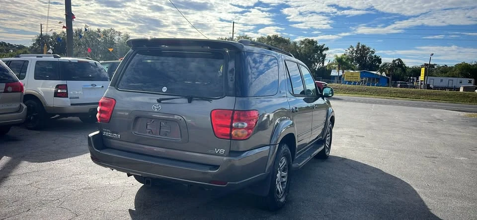 2004 Toyota Sequoia 1st Gen - Image 5 of 9