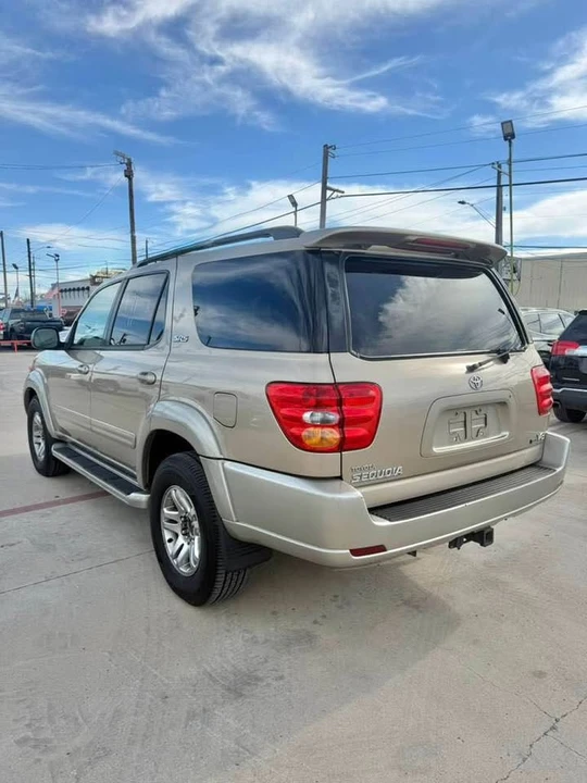 2004 Toyota Sequoia 1st Gen - Image 4 of 11
