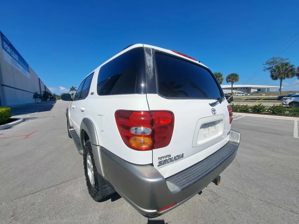 2004 Toyota Sequoia 1st Gen - Image 4 of 19