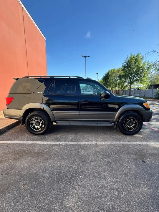 2004 Toyota Sequoia 1st Gen - Image 3 of 12
