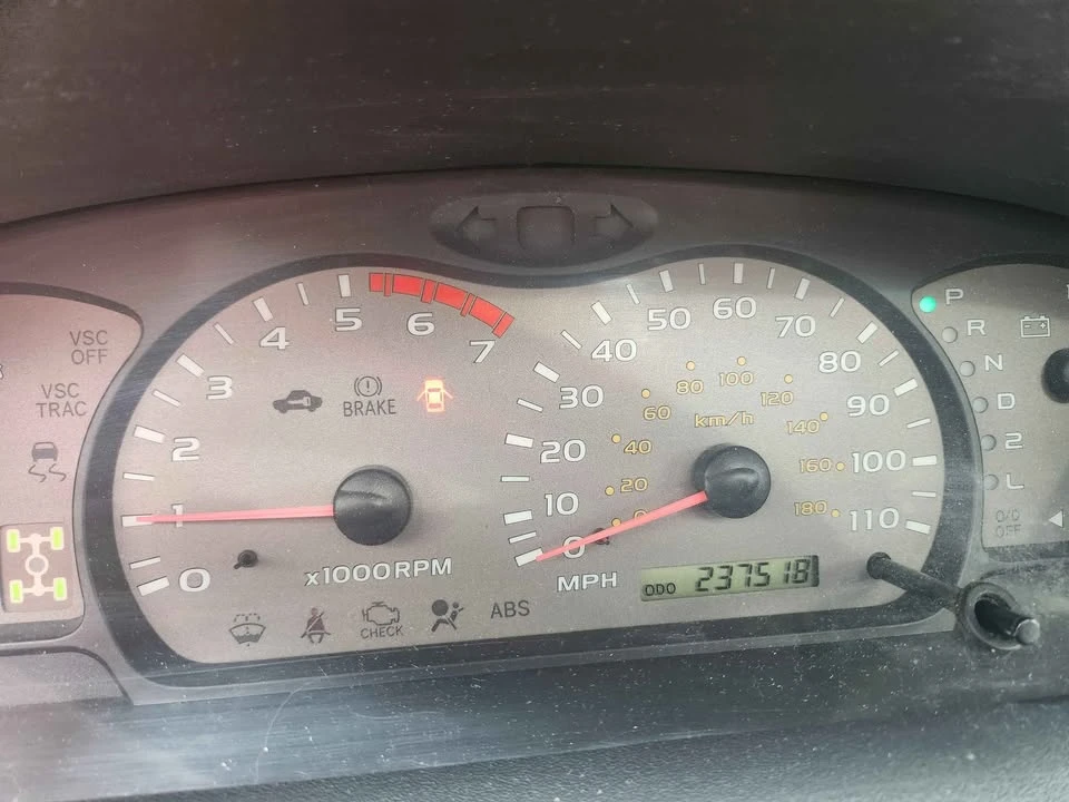 2004 Toyota Sequoia 1st Gen - Image 2 of 8