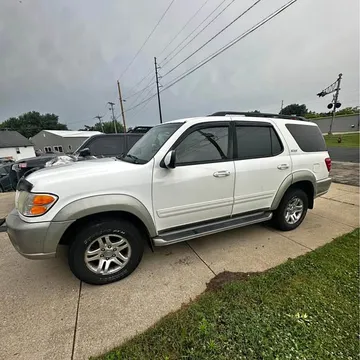 2004 Toyota Sequoia SR5 Sport Utility 4D