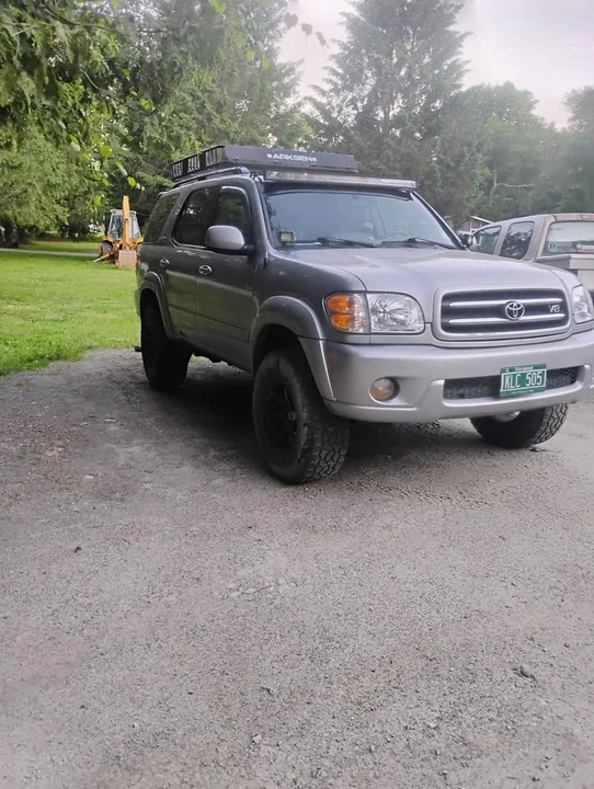 2004 Toyota Sequoia 1st Gen - Image 3 of 4