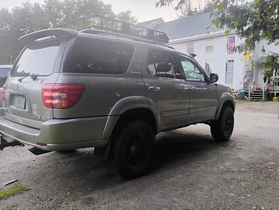 2004 Toyota Sequoia 1st Gen - Image 4 of 4
