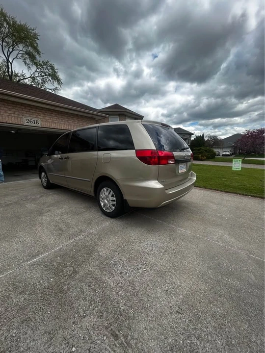 2004 Toyota Sienna 2nd Gen - Image 5 of 8