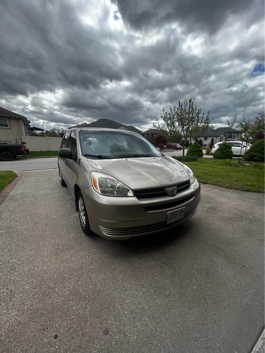 2004 Toyota Sienna 2nd Gen - Image 2 of 8