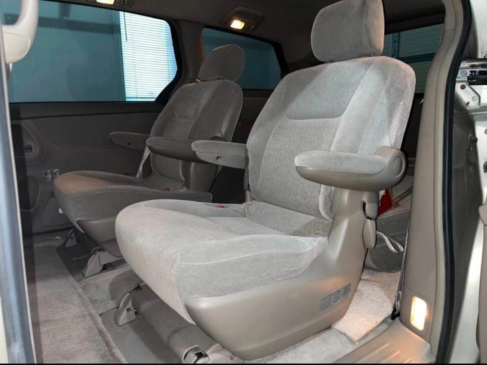 2004 Toyota Sienna 2nd Gen - Image 7 of 8