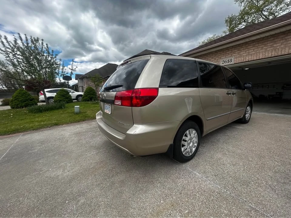 2004 Toyota Sienna 2nd Gen - Image 4 of 8