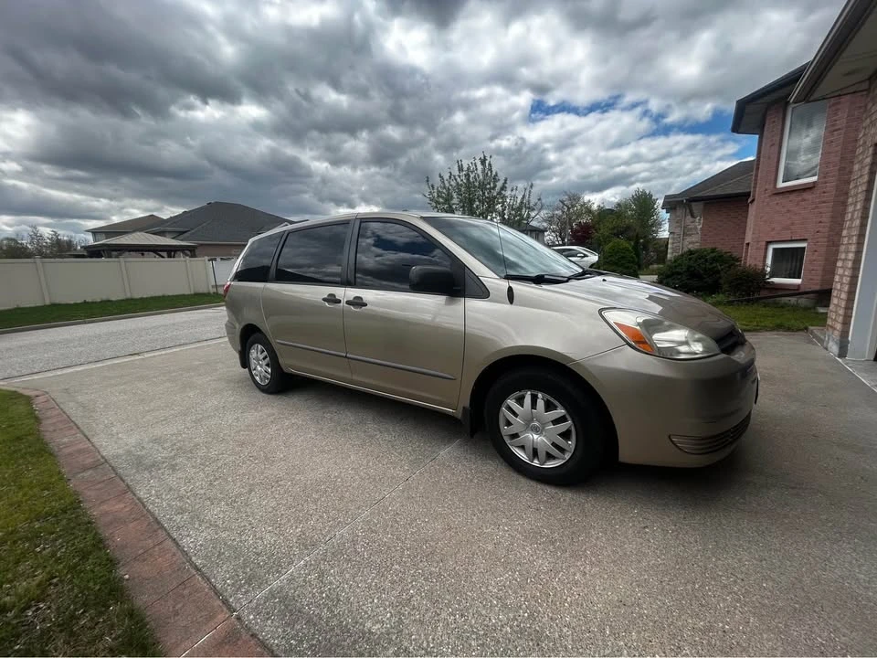 2004 Toyota Sienna 2nd Gen - Image 3 of 8