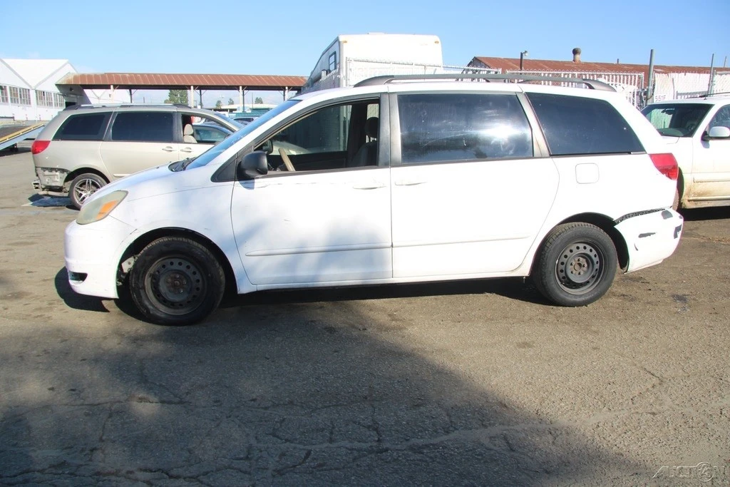 2004 Toyota Sienna 2nd Gen - Image 3 of 21