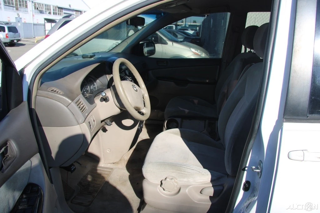 2004 Toyota Sienna 2nd Gen - Image 12 of 21