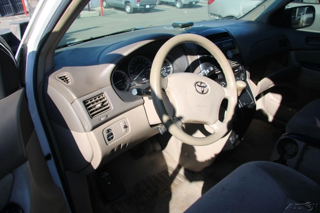 2004 Toyota Sienna 2nd Gen - Image 13 of 21