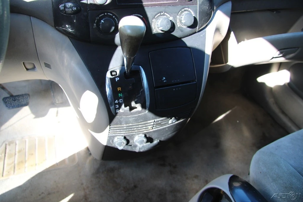 2004 Toyota Sienna 2nd Gen - Image 17 of 21