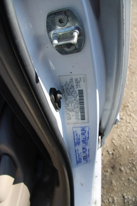 2004 Toyota Sienna 2nd Gen - Image 10 of 21