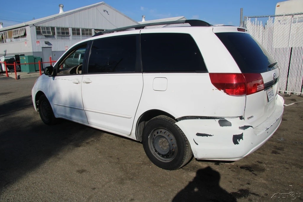 2004 Toyota Sienna 2nd Gen - Image 4 of 21