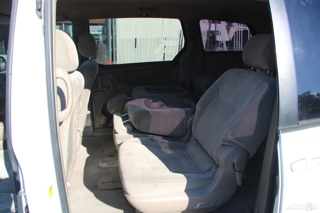 2004 Toyota Sienna 2nd Gen - Image 18 of 21