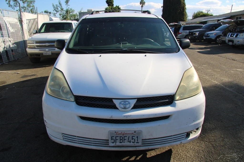 2004 Toyota Sienna 2nd Gen - Image 9 of 21
