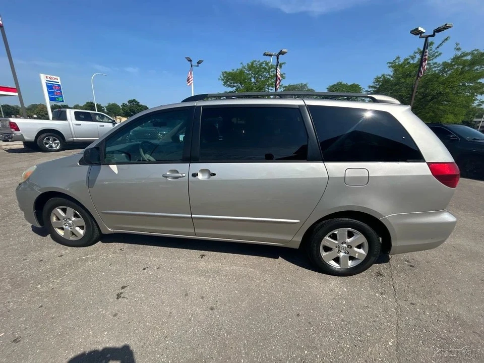 2004 Toyota Sienna 2nd Gen - Image 8 of 12