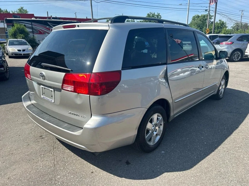 2004 Toyota Sienna 2nd Gen - Image 5 of 12