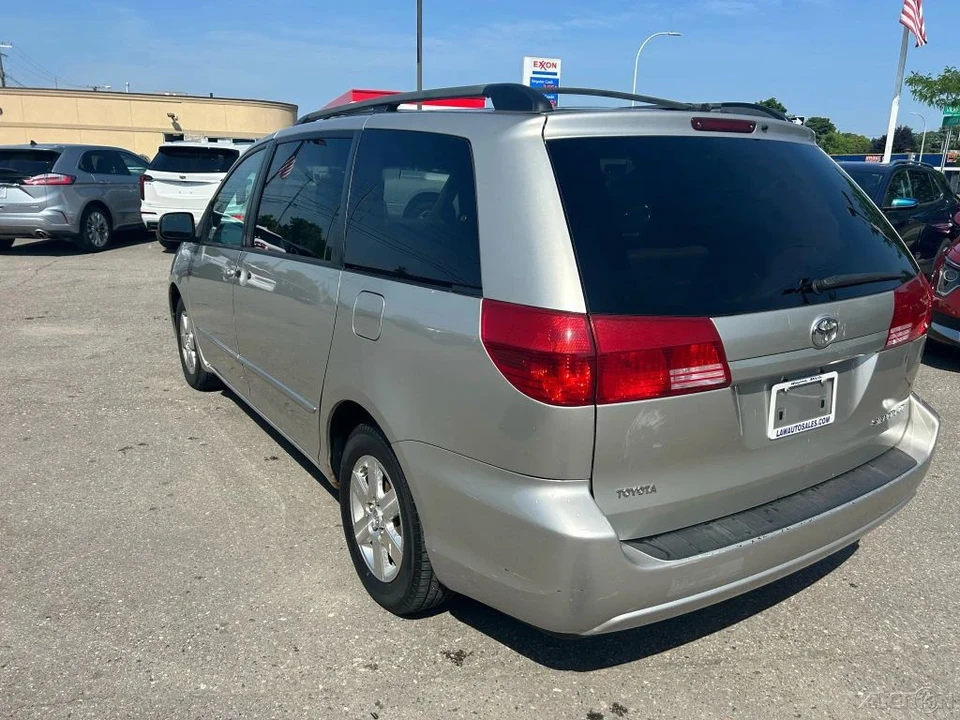 2004 Toyota Sienna 2nd Gen - Image 7 of 12