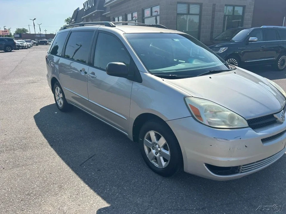 2004 Toyota Sienna 2nd Gen - Image 3 of 12