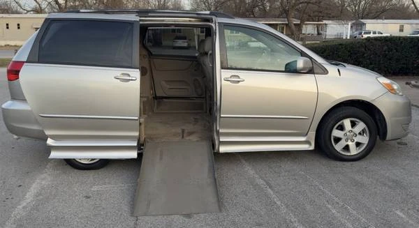 2004 Toyota Sienna 1st Gen - Image 2 of 21