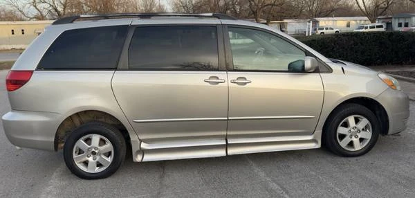 2004 Toyota Sienna 1st Gen - Image 9 of 21