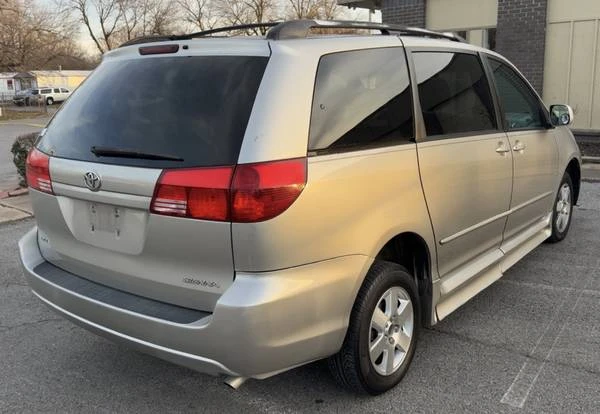 2004 Toyota Sienna 1st Gen - Image 8 of 21