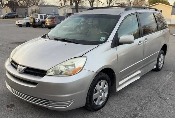 2004 Toyota Sienna 1st Gen - Image 4 of 21