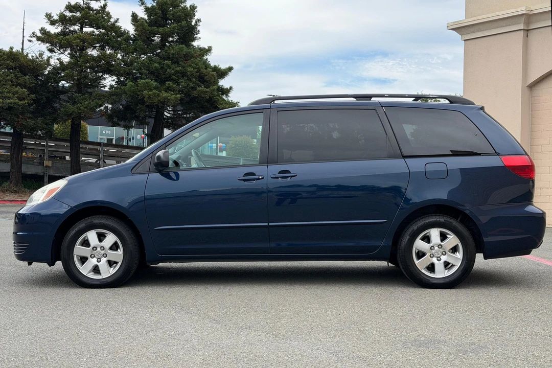 2004 Toyota Sienna 2nd Gen - Image 3 of 31