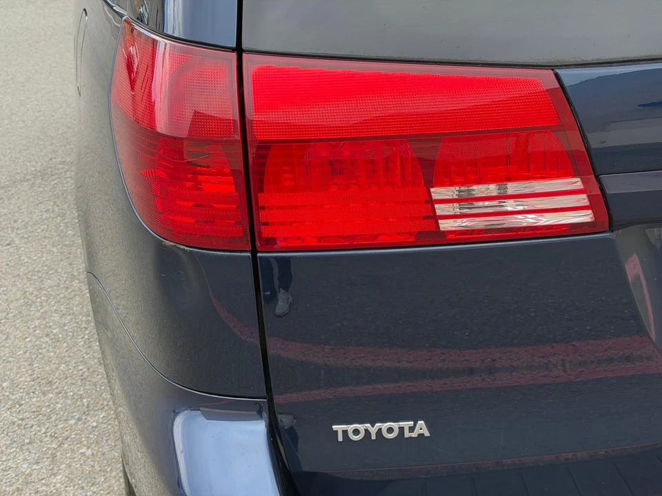 2004 Toyota Sienna 2nd Gen - Image 25 of 31